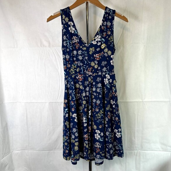 Candies NWT Sleeveless Blue Floral Faux Wrap Front Fit & Flare Dress Size Small - Picture 2 of 10